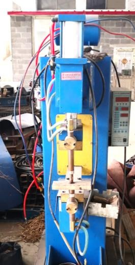 Industrial resistance welding machine for metal component assembly