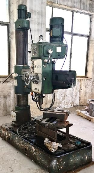 Industrial radial drilling machine.