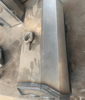 Custom heavy-duty hydraulic oil tank and fuel tank fabrication - KS Metal Pro